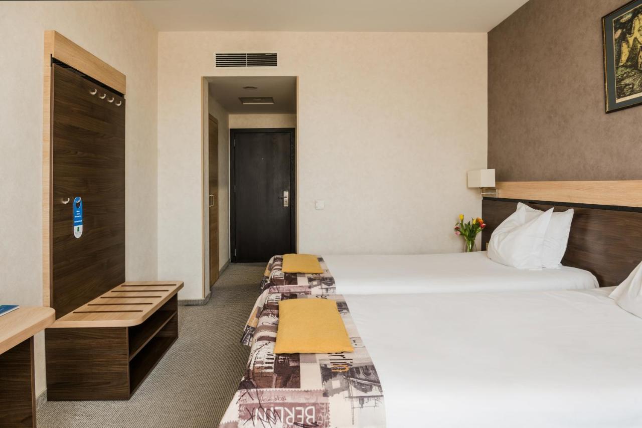 Dunav Plaza Hotel Ruse Bagian luar foto