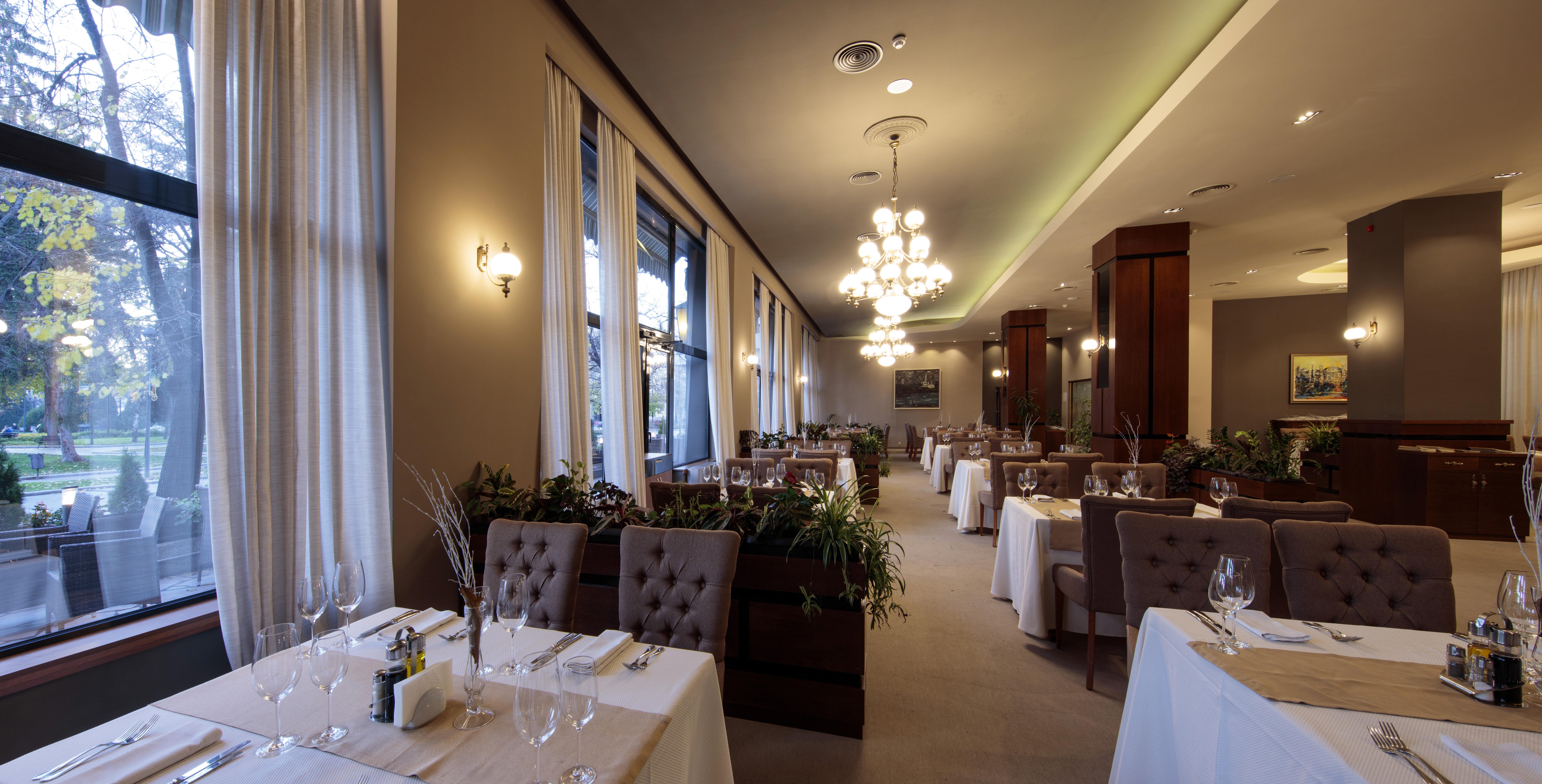 Dunav Plaza Hotel Ruse Bagian luar foto